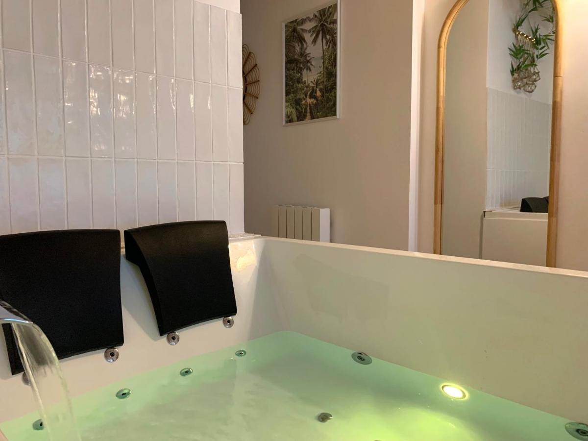 Bali Serenity Balneo Et Lit Rond Lagnieu Eksteriør billede